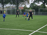 Laatste training S.K.N.W.K. JO10-1 (partijtje tegen de ouders) van woensdag 22 mei 2024 (79/133)